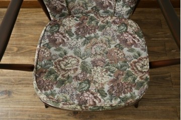 イギリスヴィンテージ　ERCOL(アーコール)　フープバックデザインで後ろ姿も抜かりなしのイージーチェア　(R-085248)