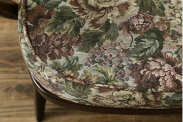 イギリスヴィンテージ　ERCOL(アーコール)　フープバックデザインで後ろ姿も抜かりなしのイージーチェア　(R-085248)