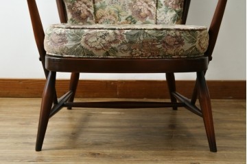 イギリスヴィンテージ　ERCOL(アーコール)　フープバックデザインで後ろ姿も抜かりなしのイージーチェア　(R-085248)