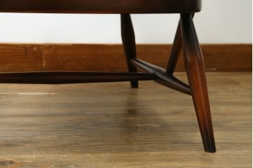 イギリスヴィンテージ　ERCOL(アーコール)　フープバックデザインで後ろ姿も抜かりなしのイージーチェア　(R-085248)