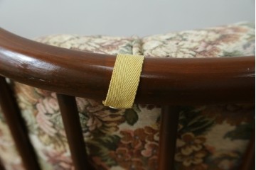イギリスヴィンテージ　ERCOL(アーコール)　フープバックデザインで後ろ姿も抜かりなしのイージーチェア　(R-085248)