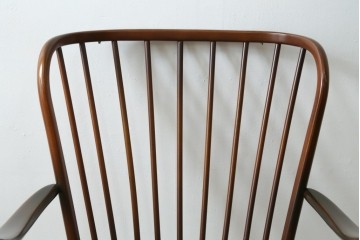 イギリスヴィンテージ　ERCOL(アーコール)　フープバックデザインで後ろ姿も抜かりなしのイージーチェア　(R-085248)