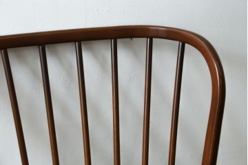 イギリスヴィンテージ　ERCOL(アーコール)　フープバックデザインで後ろ姿も抜かりなしのイージーチェア　(R-085248)