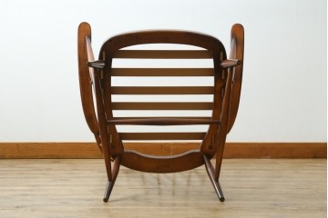 イギリスヴィンテージ　ERCOL(アーコール)　フープバックデザインで後ろ姿も抜かりなしのイージーチェア　(R-085248)