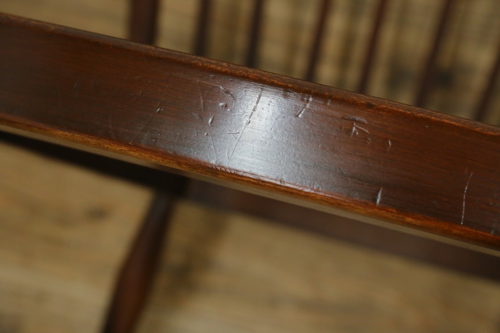 イギリスヴィンテージ　ERCOL(アーコール)　フープバックデザインで後ろ姿も抜かりなしのイージーチェア　(R-085248)