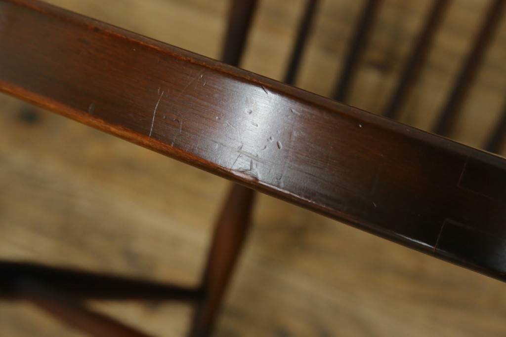 イギリスヴィンテージ　ERCOL(アーコール)　フープバックデザインで後ろ姿も抜かりなしのイージーチェア　(R-085248)