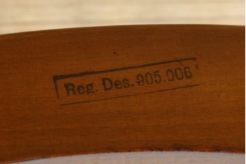 イギリスヴィンテージ　ERCOL(アーコール)　フープバックデザインで後ろ姿も抜かりなしのイージーチェア　(R-085248)
