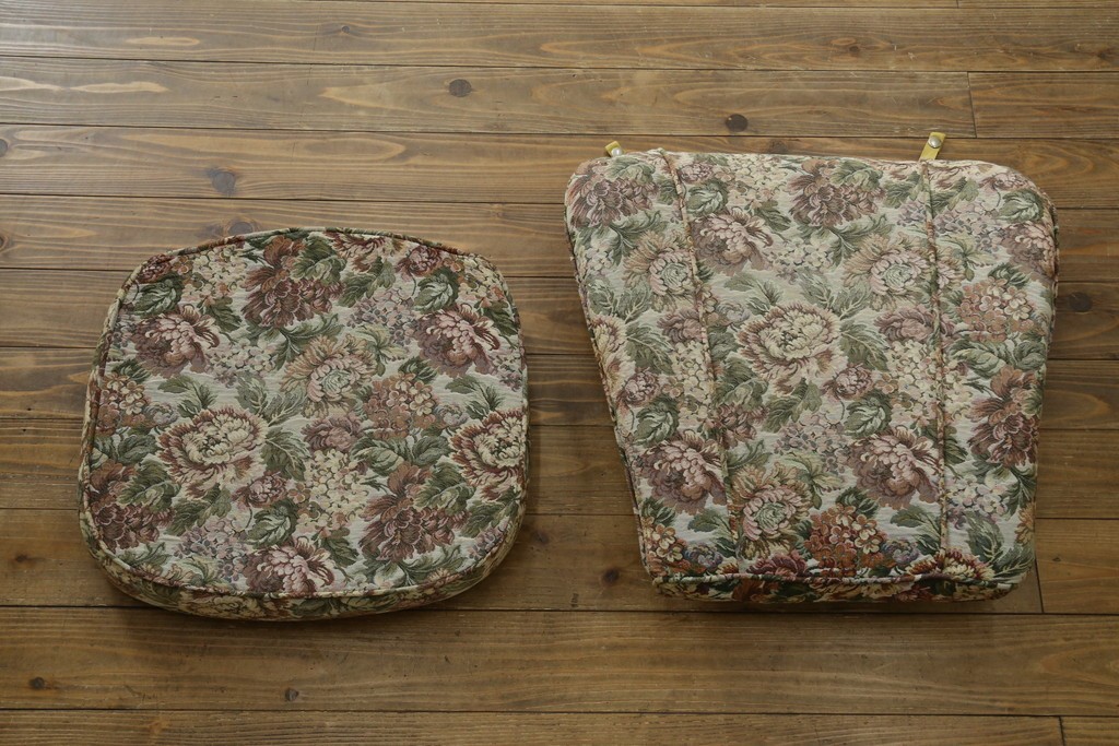 イギリスヴィンテージ　ERCOL(アーコール)　フープバックデザインで後ろ姿も抜かりなしのイージーチェア　(R-085248)