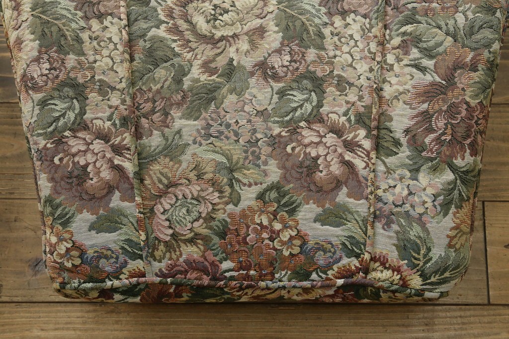 イギリスヴィンテージ　ERCOL(アーコール)　フープバックデザインで後ろ姿も抜かりなしのイージーチェア　(R-085248)