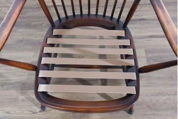 イギリスヴィンテージ　ERCOL(アーコール)　ゆったりと楽しむおうち時間におすすめの1人掛けソファ　(R-085248)