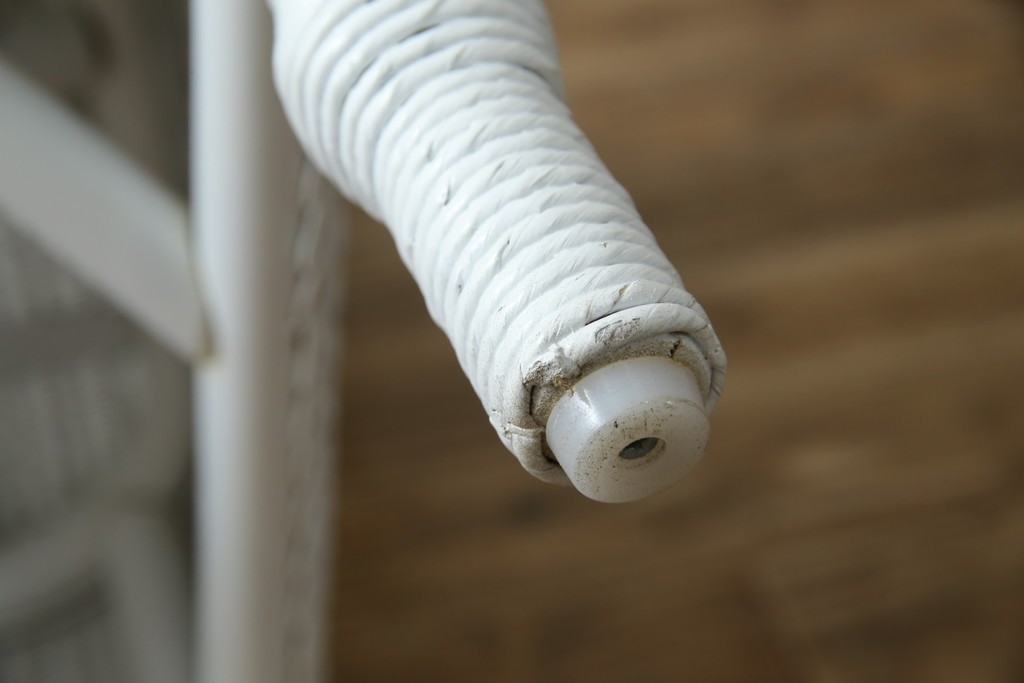 中古　美品　アンティーク家具ショップHandleオリジナル　Lusty's Japan LTD.　LLOYD LOOM(ロイドルーム)　Dessert(デザート)　背もたれの編み模様がアクセントのアームチェア　定価約13万3千円　(R-085249)