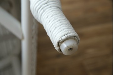 中古　美品　アンティーク家具ショップHandleオリジナル　Lusty's Japan LTD.　LLOYD LOOM(ロイドルーム)　Dessert(デザート)　背もたれの編み模様がアクセントのアームチェア　定価約13万3千円　(R-085249)