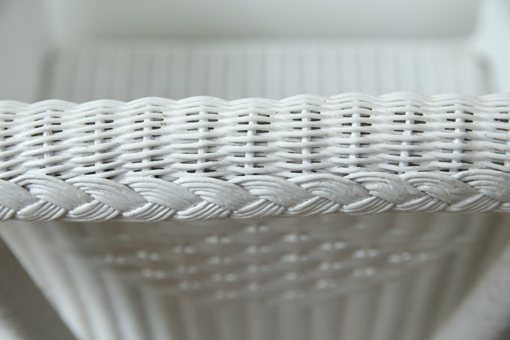 中古　美品　アンティーク家具ショップHandleオリジナル　Lusty's Japan LTD.　LLOYD LOOM(ロイドルーム)　Dessert(デザート)　背もたれの編み模様がアクセントのアームチェア　定価約13万3千円　(R-085249)