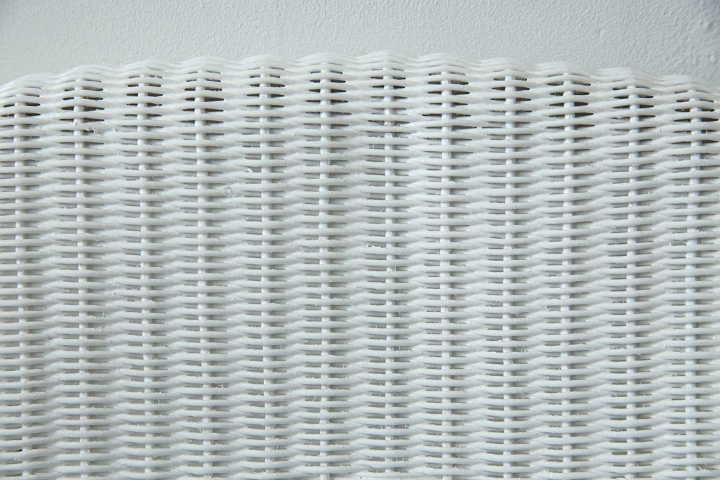 中古　美品　アンティーク家具ショップHandleオリジナル　Lusty's Japan LTD.　LLOYD LOOM(ロイドルーム)　Dessert(デザート)　背もたれの編み模様がアクセントのアームチェア　定価約13万3千円　(R-085249)