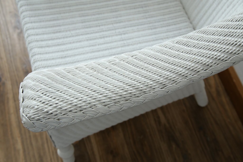 中古　美品　アンティーク家具ショップHandleオリジナル　Lusty's Japan LTD.　LLOYD LOOM(ロイドルーム)　Dessert(デザート)　背もたれの編み模様がアクセントのアームチェア　定価約13万3千円　(R-085249)