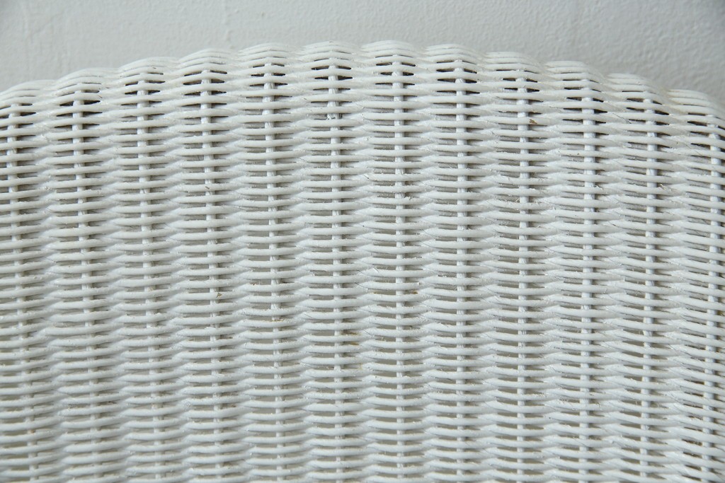 中古　美品　アンティーク家具ショップHandleオリジナル　Lusty's Japan LTD.　LLOYD LOOM(ロイドルーム)　Dinner(ディナー)　優しい白色の編み込みが魅力のアームチェア　定価約13万円　(R-085250)