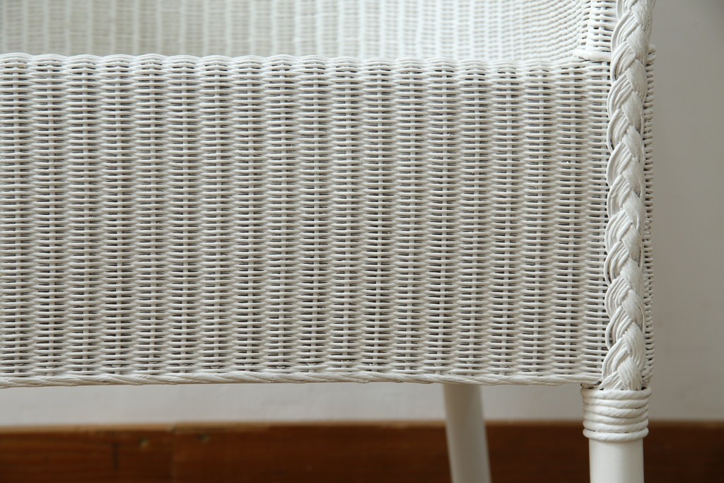 中古　美品　アンティーク家具ショップHandleオリジナル　Lusty's Japan LTD.　LLOYD LOOM(ロイドルーム)　Dinner(ディナー)　優しい白色の編み込みが魅力のアームチェア　定価約13万円　(R-085250)