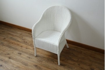中古　美品　アンティーク家具ショップHandleオリジナル　Lusty's Japan LTD.　LLOYD LOOM(ロイドルーム)　Dinner(ディナー)　優しい白色の編み込みが魅力のアームチェア　定価約13万円　(R-085250)