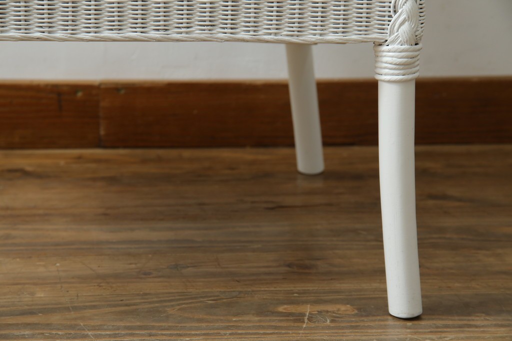 中古　美品　アンティーク家具ショップHandleオリジナル　Lusty's Japan LTD.　LLOYD LOOM(ロイドルーム)　Dinner(ディナー)　優しい白色の編み込みが魅力のアームチェア　定価約13万円　(R-085250)