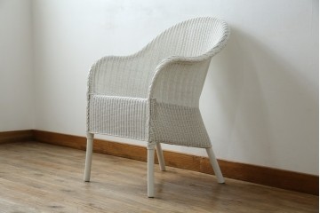 中古　美品　アンティーク家具ショップHandleオリジナル　Lusty's Japan LTD.　LLOYD LOOM(ロイドルーム)　Dinner(ディナー)　優しい白色の編み込みが魅力のアームチェア　定価約13万円　(R-085250)