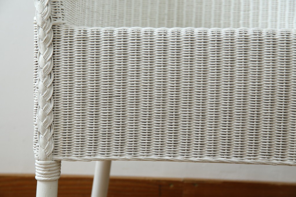 中古　美品　アンティーク家具ショップHandleオリジナル　Lusty's Japan LTD.　LLOYD LOOM(ロイドルーム)　Dinner(ディナー)　優しい白色の編み込みが魅力のアームチェア　定価約13万円　(R-085250)