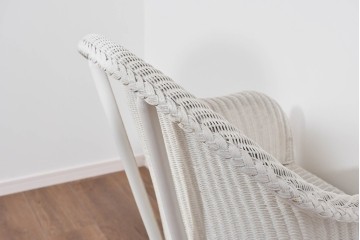 中古　美品　アンティーク家具ショップHandleオリジナル　Lusty's Japan LTD.　LLOYD LOOM(ロイドルーム)　Dinner(ディナー)　優しい白色の編み込みが魅力のアームチェア　定価約13万円相当　(R-085250)