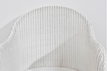 中古　美品　アンティーク家具ショップHandleオリジナル　Lusty's Japan LTD.　LLOYD LOOM(ロイドルーム)　Dinner(ディナー)　優しい白色の編み込みが魅力のアームチェア　定価約13万円相当　(R-085250)