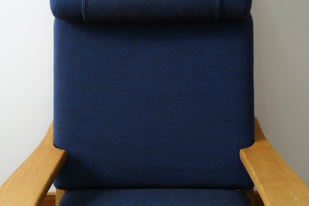 デンマーク家具　GETAMA(ゲタマ)　Hans J Wegner(ハンス・J・ウェグナー)　GE375　オーク材　美しい木肌と端正なフォルムのハイバックチェア　(R-085251)