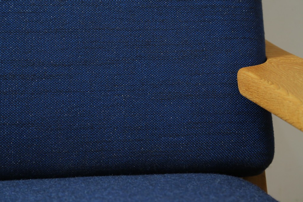 デンマーク家具　GETAMA(ゲタマ)　Hans J Wegner(ハンス・J・ウェグナー)　GE375　オーク材　美しい木肌と端正なフォルムのハイバックチェア　(R-085251)