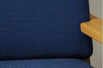 デンマーク家具　GETAMA(ゲタマ)　Hans J Wegner(ハンス・J・ウェグナー)　GE375　オーク材　美しい木肌と端正なフォルムのハイバックチェア　(R-085251)
