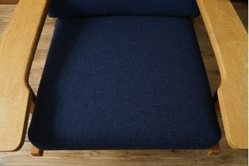デンマーク家具　GETAMA(ゲタマ)　Hans J Wegner(ハンス・J・ウェグナー)　GE375　オーク材　美しい木肌と端正なフォルムのハイバックチェア　(R-085251)