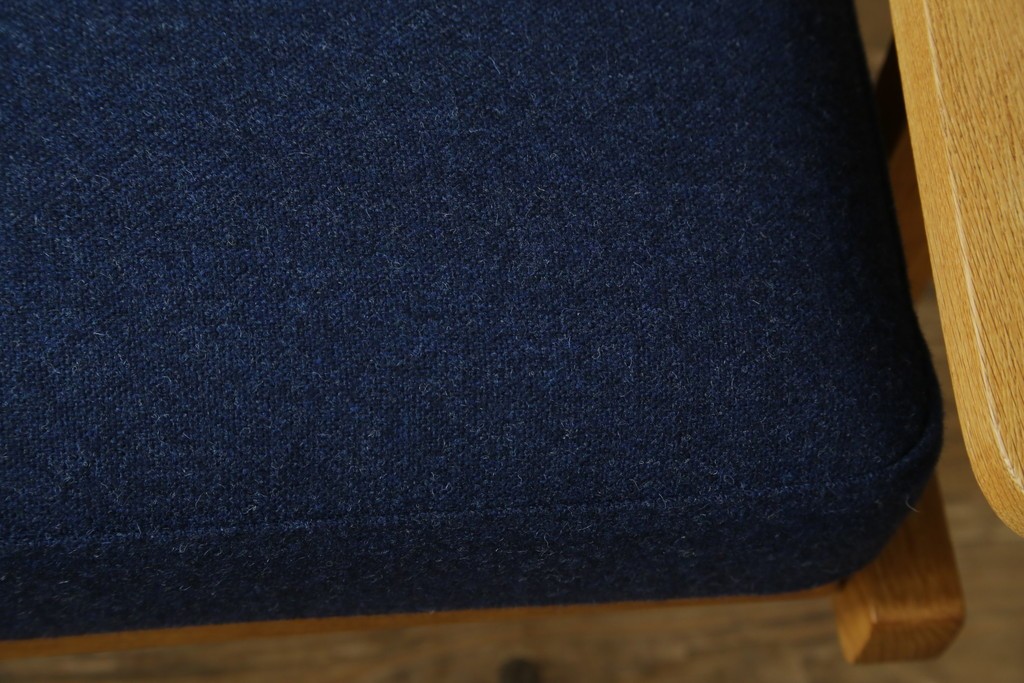 デンマーク家具　GETAMA(ゲタマ)　Hans J Wegner(ハンス・J・ウェグナー)　GE375　オーク材　美しい木肌と端正なフォルムのハイバックチェア　(R-085251)