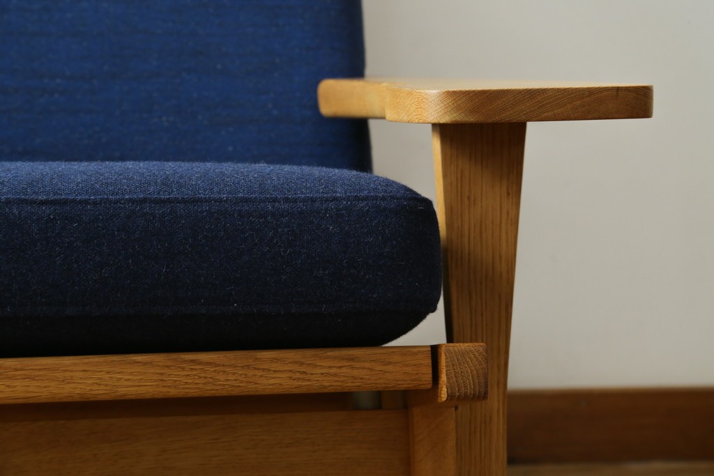 デンマーク家具　GETAMA(ゲタマ)　Hans J Wegner(ハンス・J・ウェグナー)　GE375　オーク材　美しい木肌と端正なフォルムのハイバックチェア　(R-085251)