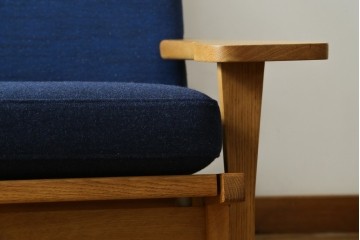 デンマーク家具　GETAMA(ゲタマ)　Hans J Wegner(ハンス・J・ウェグナー)　GE375　オーク材　美しい木肌と端正なフォルムのハイバックチェア　(R-085251)