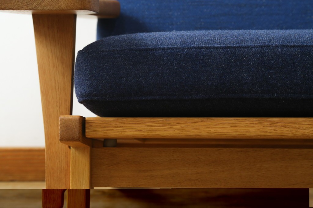 デンマーク家具　GETAMA(ゲタマ)　Hans J Wegner(ハンス・J・ウェグナー)　GE375　オーク材　美しい木肌と端正なフォルムのハイバックチェア　(R-085251)