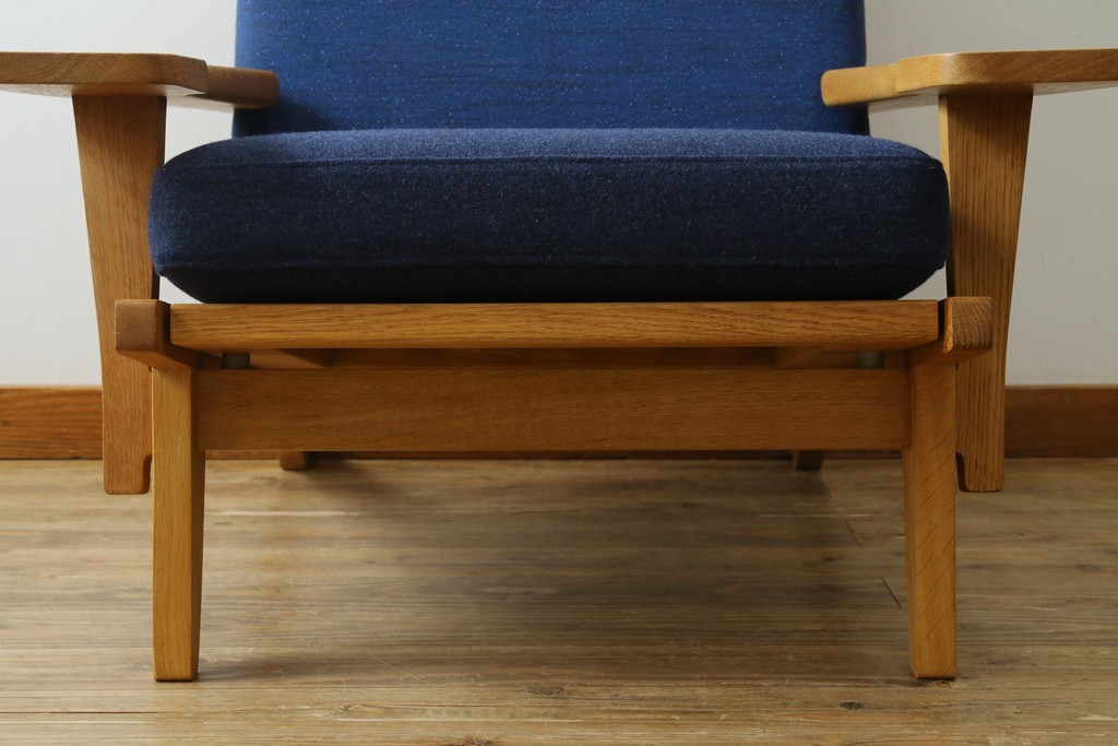 デンマーク家具　GETAMA(ゲタマ)　Hans J Wegner(ハンス・J・ウェグナー)　GE375　オーク材　美しい木肌と端正なフォルムのハイバックチェア　(R-085251)