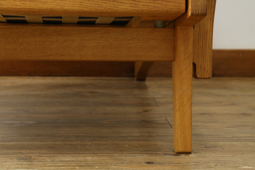 デンマーク家具　GETAMA(ゲタマ)　Hans J Wegner(ハンス・J・ウェグナー)　GE375　オーク材　美しい木肌と端正なフォルムのハイバックチェア　(R-085251)