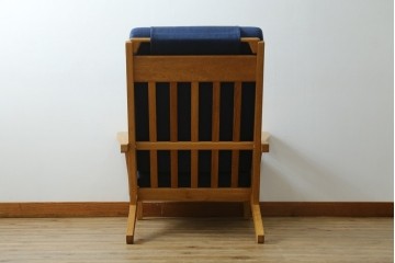 デンマーク家具　GETAMA(ゲタマ)　Hans J Wegner(ハンス・J・ウェグナー)　GE375　オーク材　美しい木肌と端正なフォルムのハイバックチェア　(R-085251)