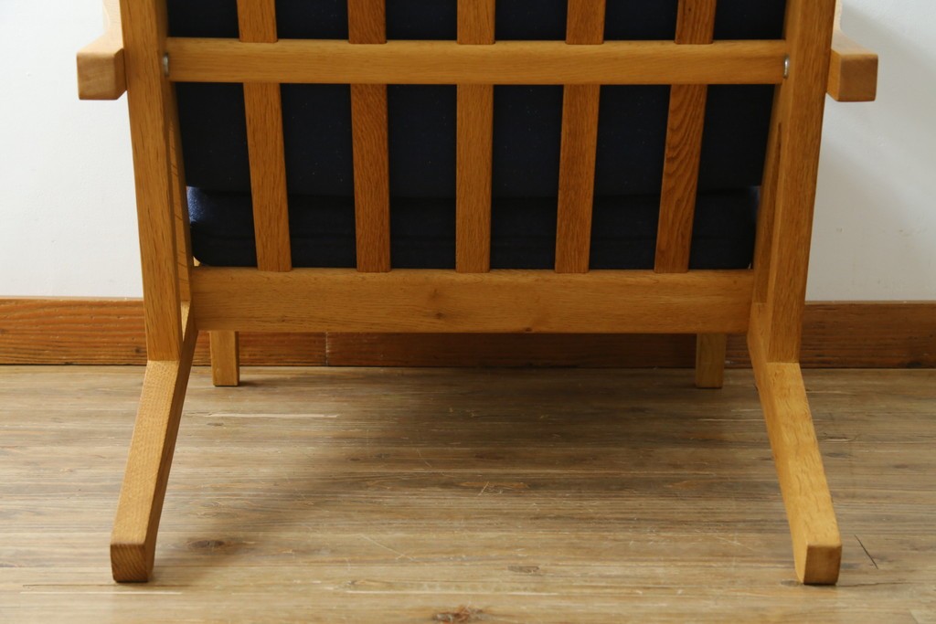 デンマーク家具　GETAMA(ゲタマ)　Hans J Wegner(ハンス・J・ウェグナー)　GE375　オーク材　美しい木肌と端正なフォルムのハイバックチェア　(R-085251)