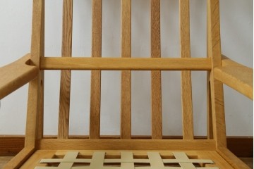 デンマーク家具　GETAMA(ゲタマ)　Hans J Wegner(ハンス・J・ウェグナー)　GE375　オーク材　美しい木肌と端正なフォルムのハイバックチェア　(R-085251)