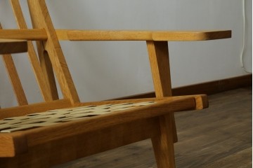デンマーク家具　GETAMA(ゲタマ)　Hans J Wegner(ハンス・J・ウェグナー)　GE375　オーク材　美しい木肌と端正なフォルムのハイバックチェア　(R-085251)