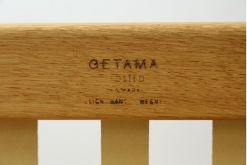 デンマーク家具　GETAMA(ゲタマ)　Hans J Wegner(ハンス・J・ウェグナー)　GE375　オーク材　美しい木肌と端正なフォルムのハイバックチェア　(R-085251)