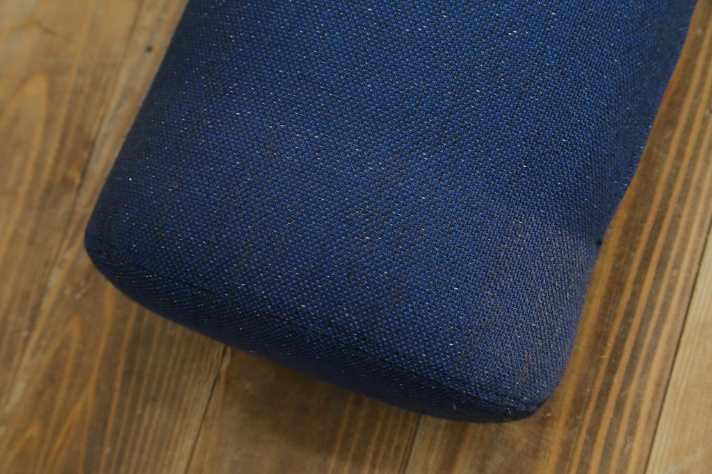 デンマーク家具　GETAMA(ゲタマ)　Hans J Wegner(ハンス・J・ウェグナー)　GE375　オーク材　美しい木肌と端正なフォルムのハイバックチェア　(R-085251)