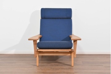 デンマーク家具　GETAMA(ゲタマ)　Hans J Wegner(ハンス・J・ウェグナー)　GE375　オーク材　美しい木肌と端正なフォルムのハイバックチェア　(R-085251)
