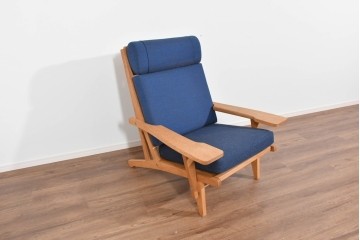 デンマーク家具　GETAMA(ゲタマ)　Hans J Wegner(ハンス・J・ウェグナー)　GE375　オーク材　美しい木肌と端正なフォルムのハイバックチェア　(R-085251)