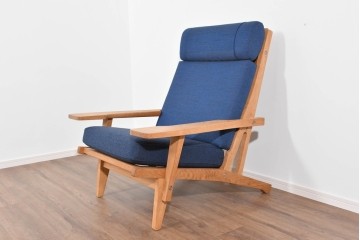 デンマーク家具　GETAMA(ゲタマ)　Hans J Wegner(ハンス・J・ウェグナー)　GE375　オーク材　美しい木肌と端正なフォルムのハイバックチェア　(R-085251)