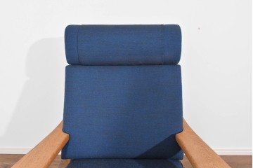 デンマーク家具　GETAMA(ゲタマ)　Hans J Wegner(ハンス・J・ウェグナー)　GE375　オーク材　美しい木肌と端正なフォルムのハイバックチェア　(R-085251)