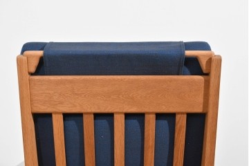 デンマーク家具　GETAMA(ゲタマ)　Hans J Wegner(ハンス・J・ウェグナー)　GE375　オーク材　美しい木肌と端正なフォルムのハイバックチェア　(R-085251)