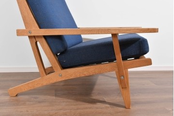デンマーク家具　GETAMA(ゲタマ)　Hans J Wegner(ハンス・J・ウェグナー)　GE375　オーク材　美しい木肌と端正なフォルムのハイバックチェア　(R-085251)