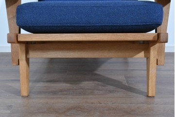 デンマーク家具　GETAMA(ゲタマ)　Hans J Wegner(ハンス・J・ウェグナー)　GE375　オーク材　美しい木肌と端正なフォルムのハイバックチェア　(R-085251)